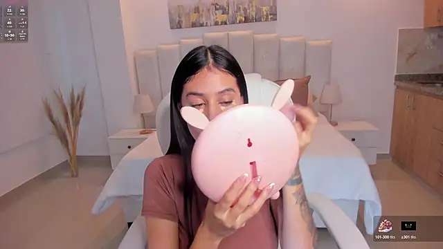 Snapshot of miranda_crawfor chatting on January 2026 01:05:01 PM miranda crawfor online show from January 2026 01:05:01 PM