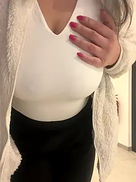 Snapshot of eli5566 chatting on January 2026 12:07:02 PM eli5566 online show from January 2026 12:07:02 PM