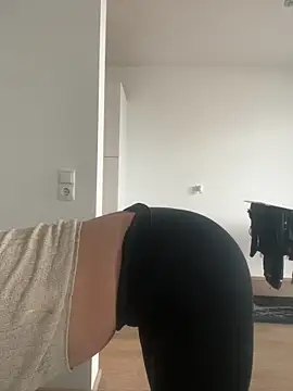 Snapshot of eli5566 chatting on February 2026 01:40:02 PM eli5566 online show from February 2026 01:40:02 PM