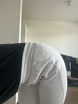 Snapshot of eli5566 chatting on February 2026 12:13:02 PM eli5566 online show from February 2026 12:13:02 PM