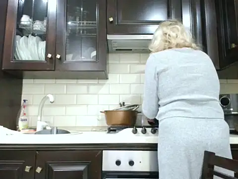 Snapshot of ButterflyBlondie chatting on November 2025 03:01:01 AM ButterflyBlondie online show from November 2025 03:01:01 AM