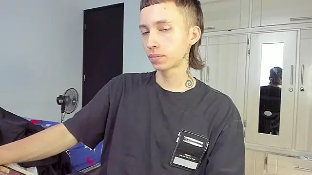 Snapshot of spacehumanz chatting on December 2025 02:23:02 PM spacehumanz online show from December 2025 02:23:02 PM