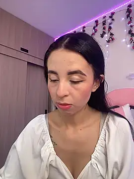 Lia  1 online show from November 2025 05:13:02 PM