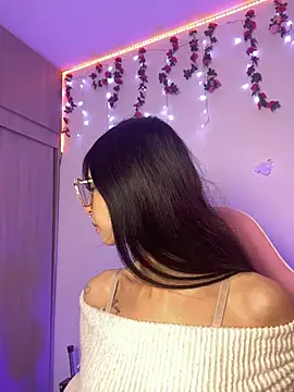 Lia  1 online show from January 2026 12:36:01 AM