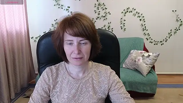 Lia Tito online show from May 2026 12:33:01 PM
