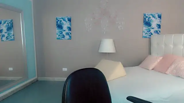 maddissonivanova online show from February 2026 07:08:01 PM