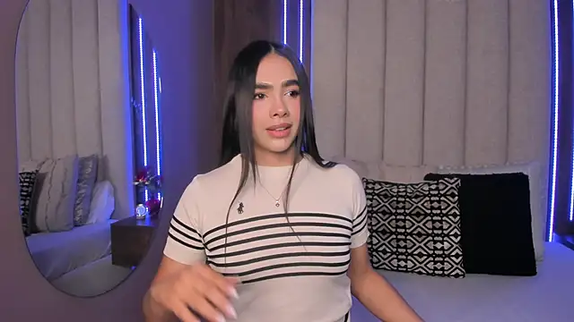 LucySalvatore  online show from February 2026 09:45:01 PM