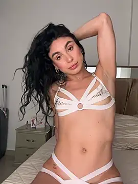 Snapshot of MonicaSalvatore chatting on January 2026 12:01:02 AM MonicaSalvatore online show from January 2026 12:01:02 AM