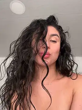 Snapshot of MonicaSalvatore chatting on February 2026 11:47:01 PM MonicaSalvatore online show from February 2026 11:47:01 PM