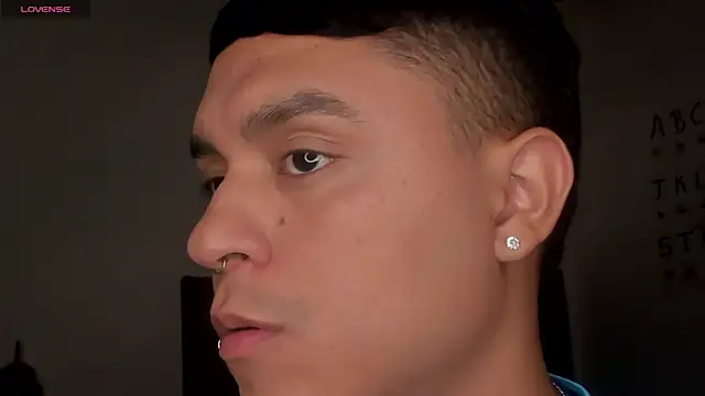 Snapshot of ANGELOGAO chatting on December 2025 10:47:01 PM ANGELOGAO online show from December 2025 10:47:01 PM