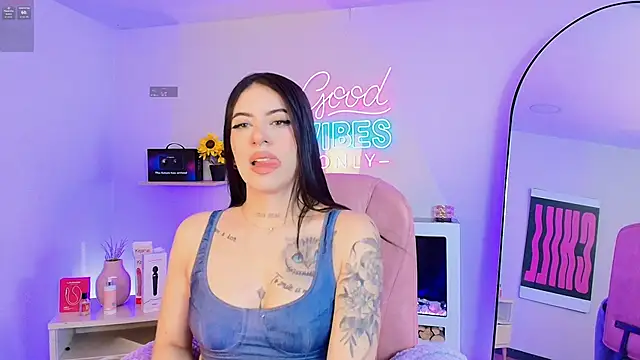 Alice Vixen online show from May 2026 12:12:02 PM