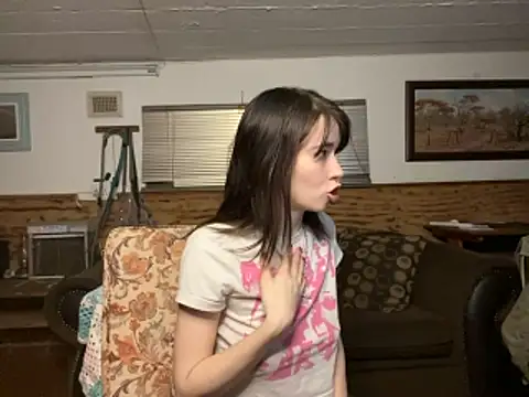 Snapshot of the_holy_t chatting on October 2025 07:20:01 PM the holy t online show from October 2025 07:20:01 PM