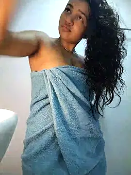 Snapshot of Eimy-04 chatting on March 2026 05:07:02 PM Eimy-04 online show from March 2026 05:07:02 PM