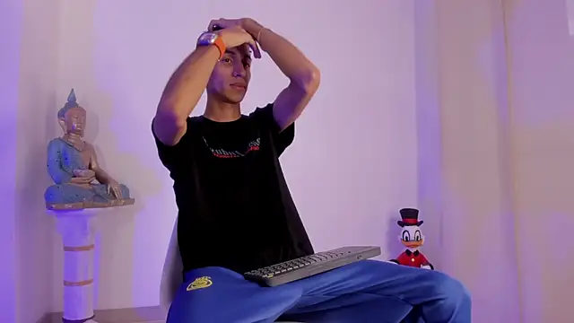 Snapshot of CamiiloRivera chatting on September 2025 11:11:01 AM CamiiloRivera online show from September 2025 11:11:01 AM