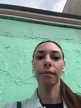 Amelie Crosby online show from June 2026 01:06:02 PM