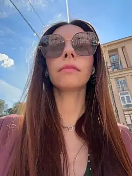Amelie Crosby online show from June 2026 01:28:01 PM