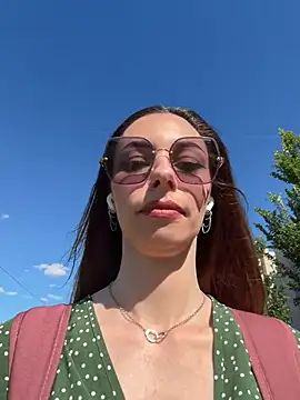 Amelie Crosby online show from June 2026 01:30:01 PM