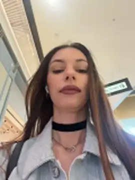 Amelie Crosby online show from June 2026 01:17:02 PM