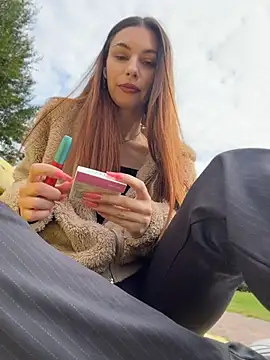 Amelie Crosby online show from July 2026 02:08:02 PM