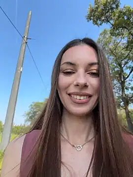 Amelie Crosby online show from July 2026 01:29:01 PM