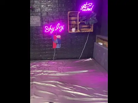 Snapshot of Shy_Ivy chatting on November 2025 09:26:02 PM Shy Ivy online show from November 2025 09:26:02 PM