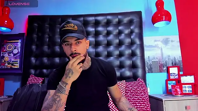 VinzenzRizzo online show from July 2026 04:06:02 AM