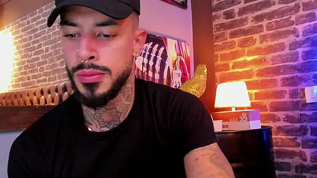 VinzenzRizzo online show from July 2026 02:48:02 AM