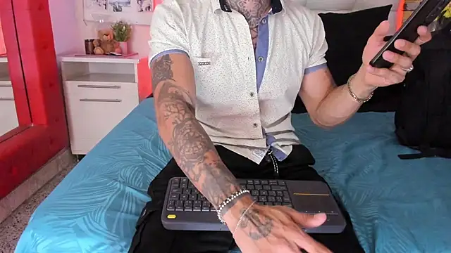 VinzenzRizzo online show from July 2026 04:37:01 AM