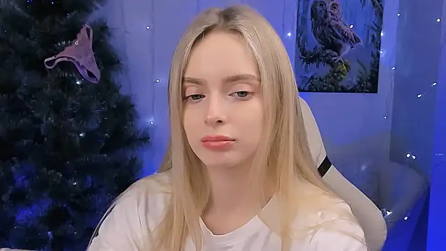 Snapshot of JuliaBrewwer chatting on December 2025 02:35:02 PM JuliaBrewwer online show from December 2025 02:35:02 PM