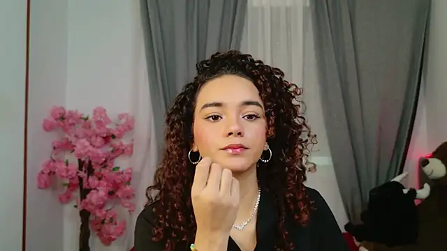 Snapshot of Taylor_Tina chatting on October 2025 09:51:01 AM Taylor Tina online show from October 2025 09:51:01 AM