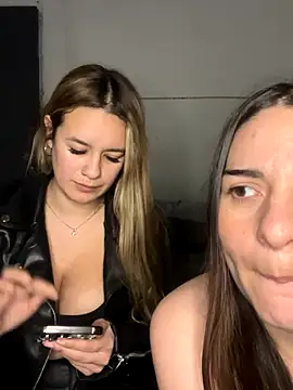 Snapshot of tetutamy chatting on October 2025 03:58:01 AM tetutamy online show from October 2025 03:58:01 AM