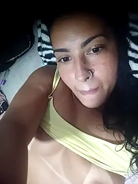 Snapshot of Danivinix chatting on December 2025 03:18:02 PM Danivinix online show from December 2025 03:18:02 PM