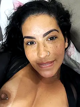 Snapshot of Danivinix chatting on February 2026 01:43:01 AM Danivinix online show from February 2026 01:43:01 AM