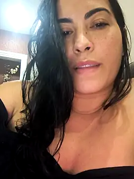 Snapshot of Danivinix chatting on April 2026 05:46:02 AM Danivinix online show from April 2026 05:46:02 AM