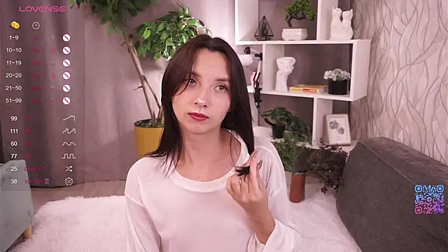 Snapshot of DaisyBlaze chatting on September 2025 04:33:02 PM DaisyBlaze online show from September 2025 04:33:02 PM