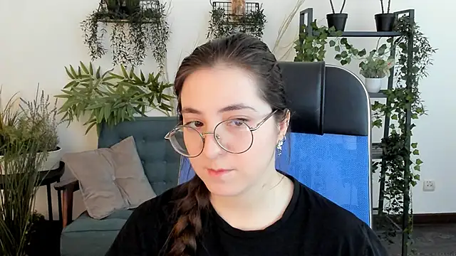 Snapshot of VirtuallVoyant chatting on November 2025 06:58:01 AM VirtuallVoyant online show from November 2025 06:58:01 AM