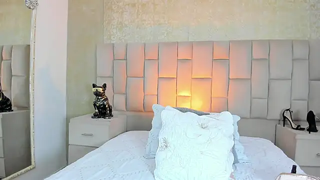 cloesummerr  online show from November 2025 12:33:01 PM