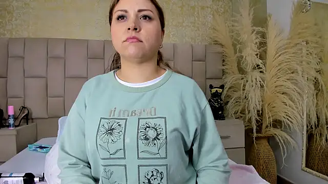 cloesummerr  online show from December 2025 12:10:02 PM