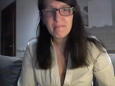 Snapshot of Elena48324 chatting on May 2026 06:03:01 PM Elena48324 online show from May 2026 06:03:01 PM