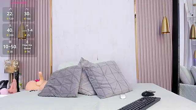 Skylar Smith  online show from October 2025 12:46:01 PM