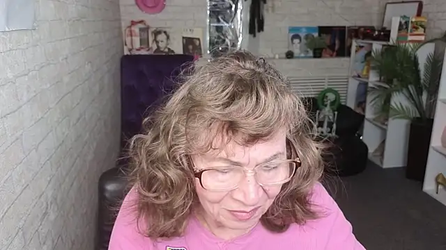 Snapshot of Betty_Brick chatting on April 2026 01:56:02 PM Betty Brick online show from April 2026 01:56:02 PM
