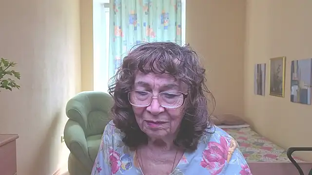 Snapshot of Betty_Brick chatting on April 2026 09:29:01 AM Betty Brick online show from April 2026 09:29:01 AM