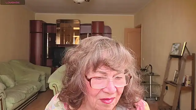 Snapshot of Betty_Brick chatting on April 2026 01:16:02 PM Betty Brick online show from April 2026 01:16:02 PM
