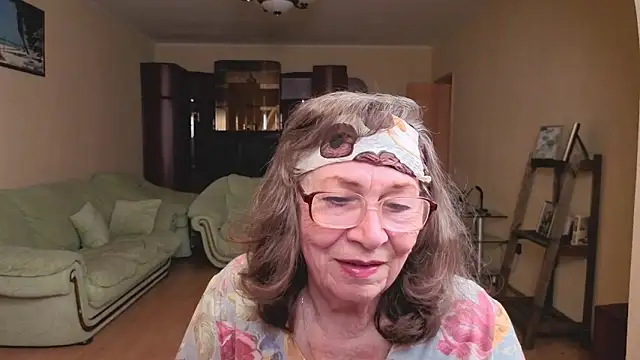 Snapshot of Betty_Brick chatting on May 2026 04:03:02 PM Betty Brick online show from May 2026 04:03:02 PM