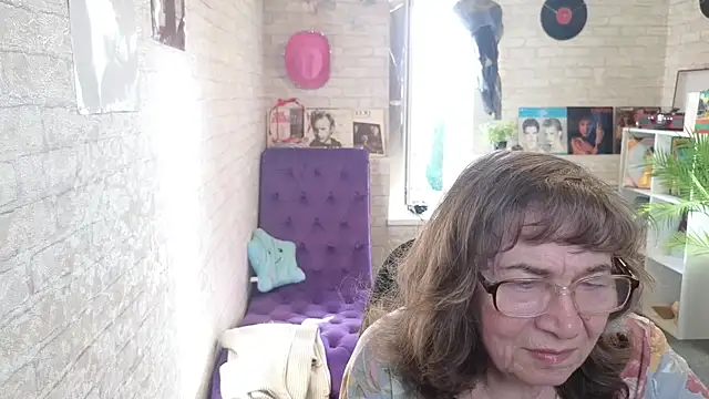 Snapshot of Betty_Brick chatting on May 2026 03:18:01 PM Betty Brick online show from May 2026 03:18:01 PM