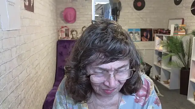 Snapshot of Betty_Brick chatting on May 2026 07:47:01 AM Betty Brick online show from May 2026 07:47:01 AM