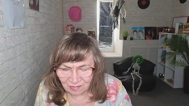 Snapshot of Betty_Brick chatting on May 2026 02:13:01 PM Betty Brick online show from May 2026 02:13:01 PM