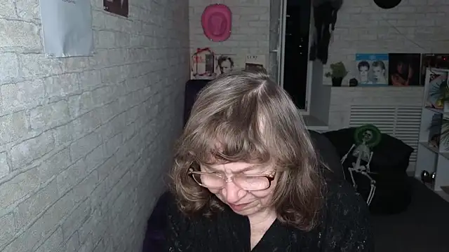 Snapshot of Betty_Brick chatting on May 2026 06:02:02 PM Betty Brick online show from May 2026 06:02:02 PM