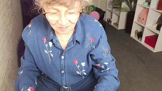 Betty Brick online show from May 2026 05:21:02 PM
