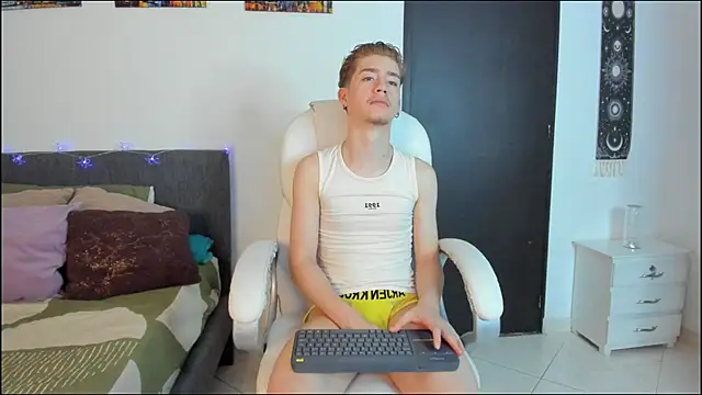 ThiagooJames online show from February 2026 05:03:02 AM